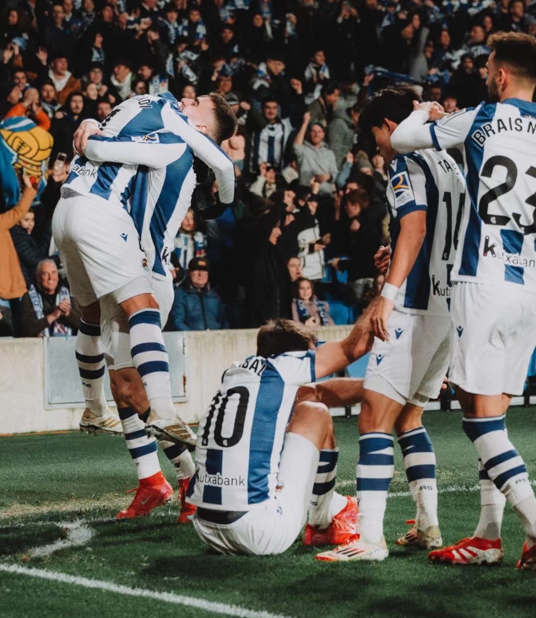 九游体育官网 德布劳内意外战胜巴塞罗那，重返赛场引爆全场！