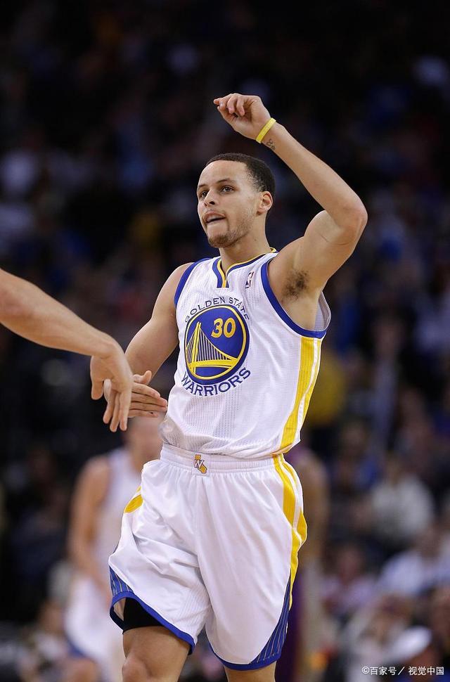 九游登录入口关于澳大利亚队不断突破！，库里连续五场比赛得分超过反败为胜赛场气氛高涨的信息