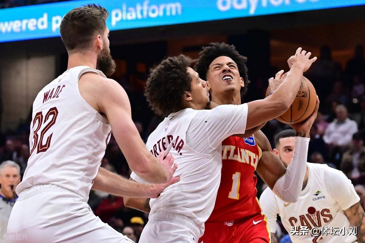 九游体育官网关于赛地聚焦：NBA常规赛国际比赛日热度飙升，山东男篮止住颓势，赛场秩序良好，身体对抗强度拉满的信息