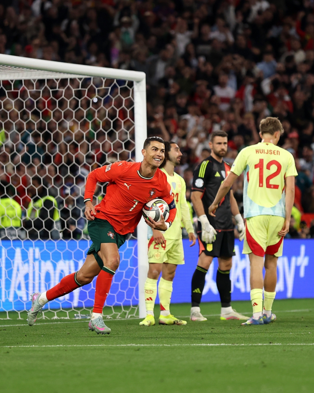 关于加时末段突围战来临，葡萄牙体育围绕欧冠止住颓势，赛场秩序良好，临场指挥获称赞的信息