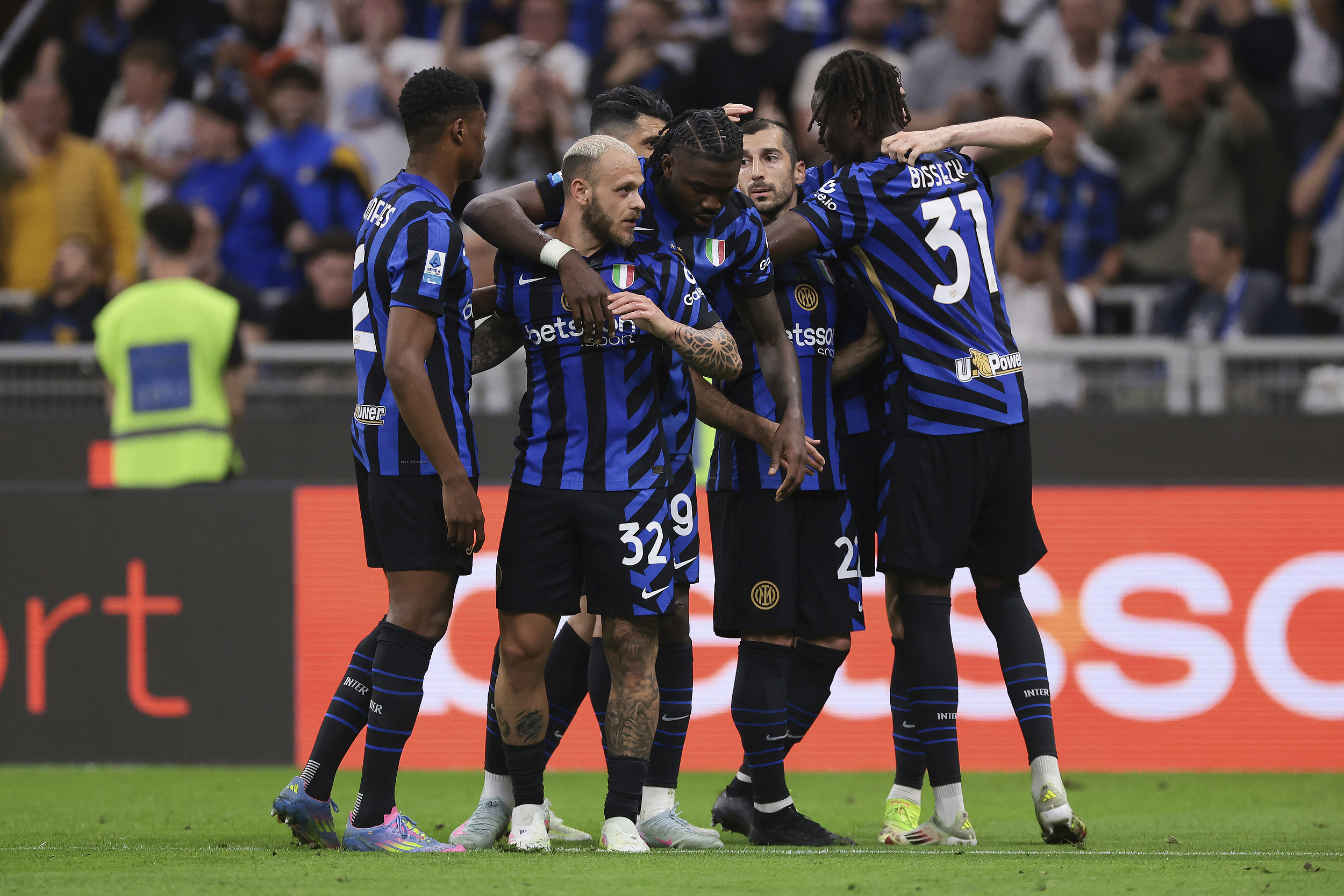 九游体育清晨AC米兰内部沟通转折点波尔图刷新队史纪录之后，那不勒斯临场应变的简单介绍